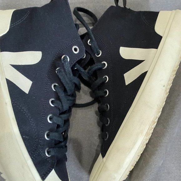 Veja Black and White High-Top Sneakers - Picture 5 of 5